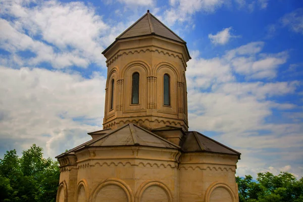 Batumi Georgia Vista Día Lluvioso Antigua Iglesia Cristiana Situada Cerca — Foto de Stock