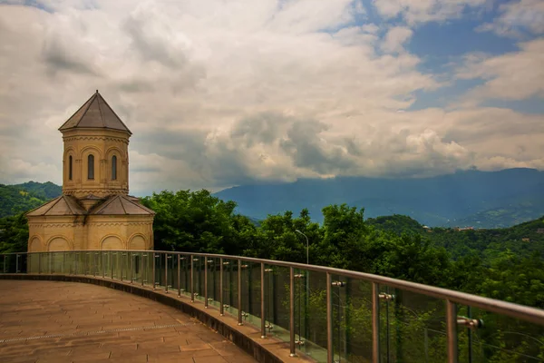 Batumi Georgia Widok Deszczowy Dzień Starego Kościoła Chrześcijańskiego Znajdującego Się — Zdjęcie stockowe
