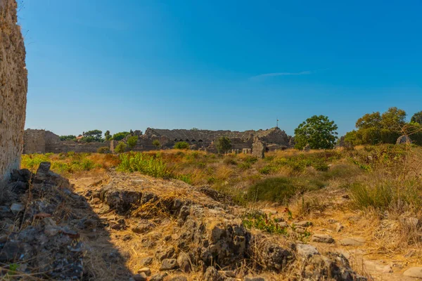 Lado Turquía Antiguas Ruinas Ciudad Side Soleado Día Verano Sobre — Foto de Stock