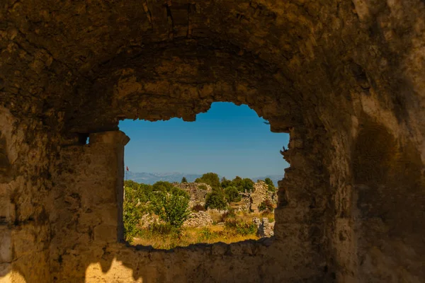 サイド ターキー 青空を背景に晴れた夏の日にサイドの街の古代遺跡 サイド アンタルヤ県 トルコ — ストック写真