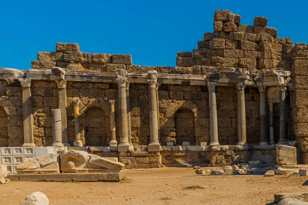 Lado Turquía Antiguas Ruinas Ciudad Side Soleado Día Verano Sobre — Foto de Stock