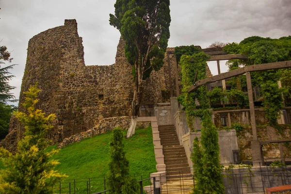 Tsikhisdziri Georgia Vista Antigua Fortaleza Pedro Tsikhisdziri Día Nublado Verano —  Fotos de Stock