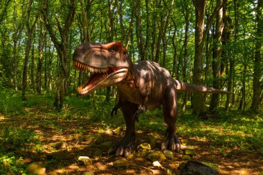 SATAPLIA, KUTAISI, IMERETİ, GEORGIA: Dinozor heykeli Sataplia 'daki doğa koruma alanında..