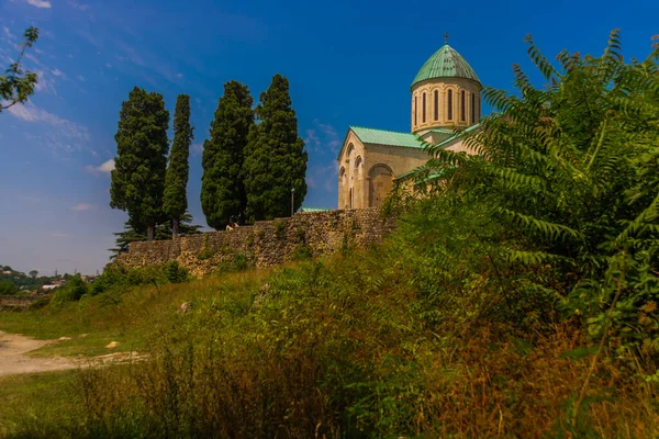 Kutaisi Georgia Paisagem Com Vista Para Antiga Catedral Ortodoxa Bagrati — Fotografia de Stock