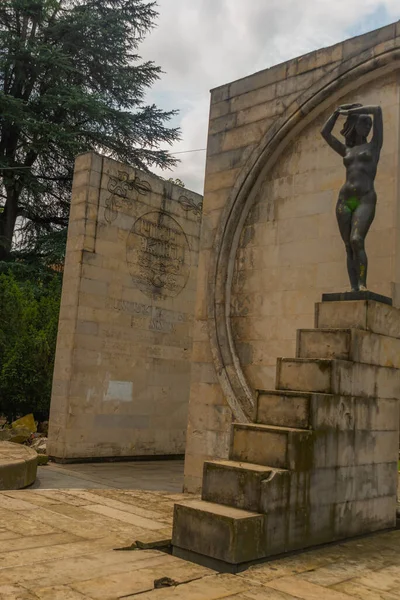 Kutaisi Georgia Grupo Escultórico Piedra Metal Frente Teatro Ópera Ciudad — Foto de Stock