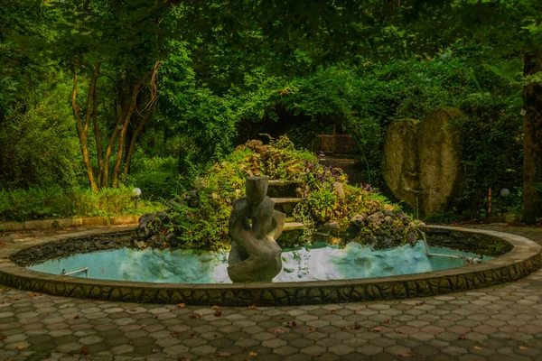 Kutaisi Georgia Skulptur Herzform Schöner Brunnen Botanischen Garten Sommer — Stockfoto