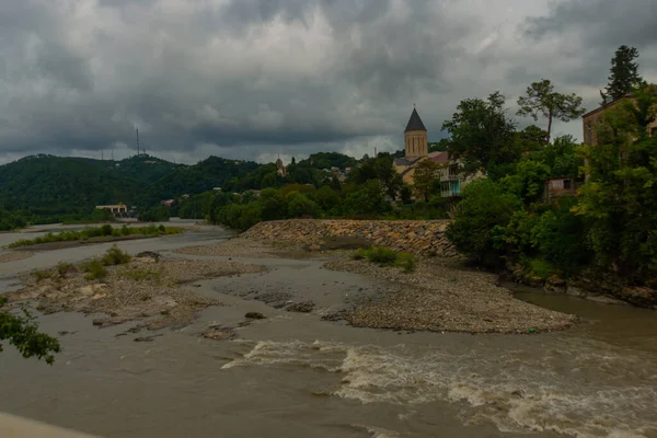 Kutaisi Georia Widok Rzekę Rioni Kutaisi Letni Dzień — Zdjęcie stockowe