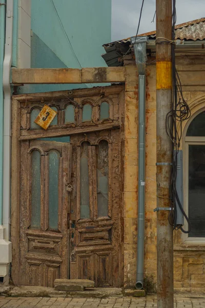 Kutaisi Georgia Uma Velha Porta Madeira Rua Casas Tradicionais Georgianas — Fotografia de Stock