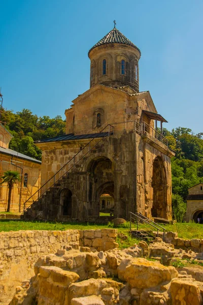 Kutaisi Georgia Imereti Vista Del Antiguo Campanario Piedra Monasterio Ortodoxo — Foto de Stock