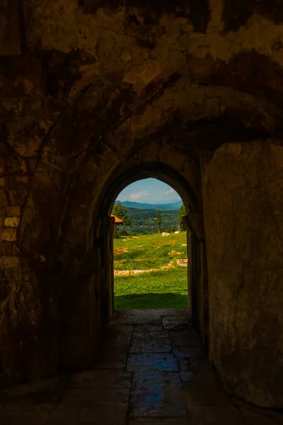 Kutaisi Georgia Imereti 青空を背景に晴れた夏の日にゲラティ修道院を望む風景 ユネスコによって保護されています — ストック写真