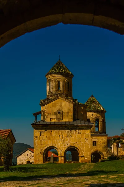 Kutaisi Georgia Imereti Pohled Starou Kamennou Zvonici Pravoslavném Klášteře Gelati — Stock fotografie