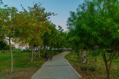 Antalya 'da bir yaz akşamı Şelale Duden yakınlarında güzel bir park..