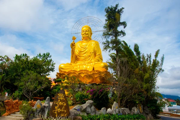 Ásia, Vietnam.A cidade de Dalat, Buda de bronze . — Fotografia de Stock