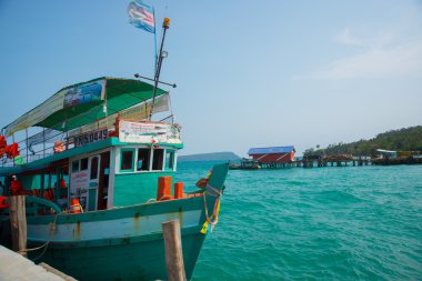 Deniz ve Kamboçya'daki adalar.