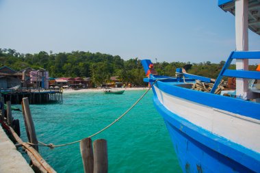 Deniz ve Kamboçya'daki adalar.