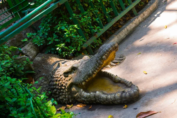 Monument krokodil. — Stockfoto