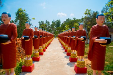 Dinî yapılar heykelleri.