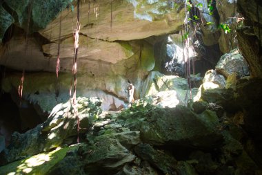 İçerideki Mağara.