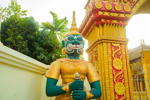 Statue ved tempelet i Laos . – stockfoto