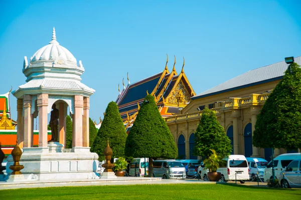 Religiöser tempel in bangkok — Stockfoto