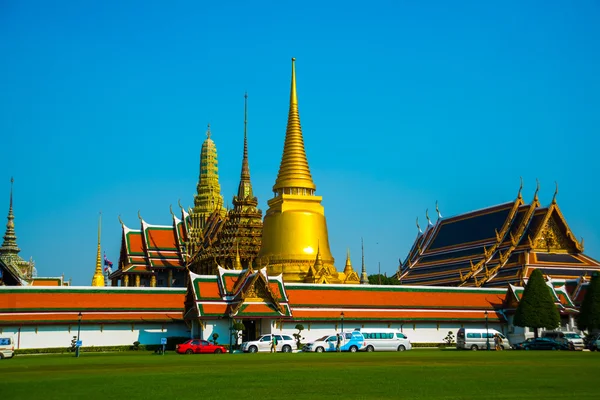 Religiöser tempel in bangkok — Stockfoto