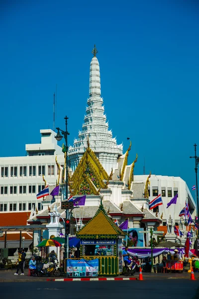 Religious temple in Bangkok — Stock Photo, Image