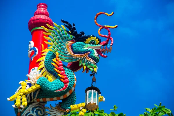 Chinese temple with a dragon — Stock Photo, Image