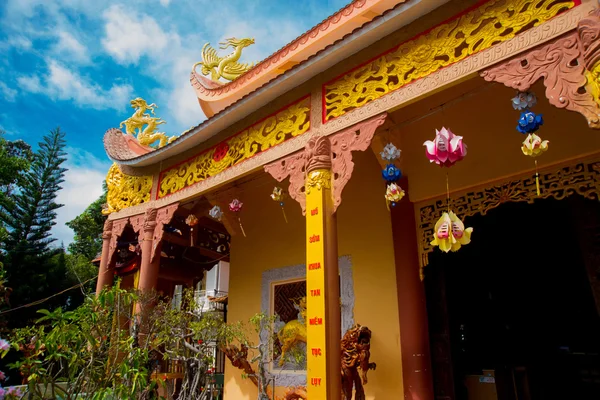 Buddhist temple in Vietnam — Stock Photo, Image