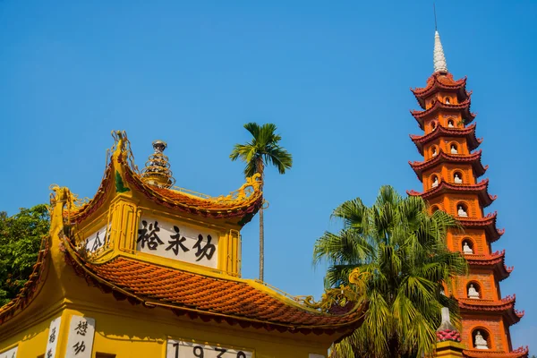 Temple bouddhiste au Vietnam dans la capitale du Vietnam à Hanoi — Photo