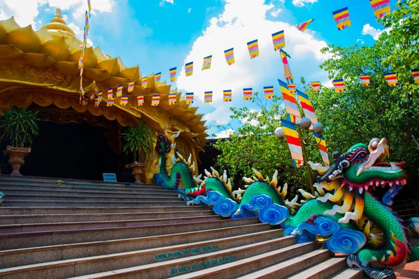 Templo budista en Vietnam en la ciudad de Ho Chi Minh. Saigón . — Foto de Stock