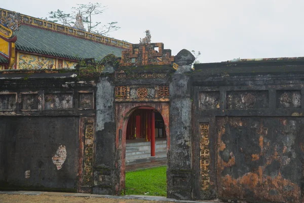 Una antigua ciudad en Vietnam, la fortaleza en la ciudad en tonalidad — Foto de Stock