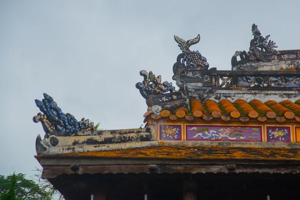 Une ville ancienne au Vietnam, la forteresse dans la ville en couleur — Photo