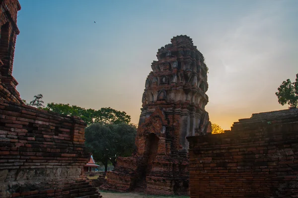 Starożytne budowle w mieście miasta Ayutthaya. Asia.Thailand. — Zdjęcie stockowe