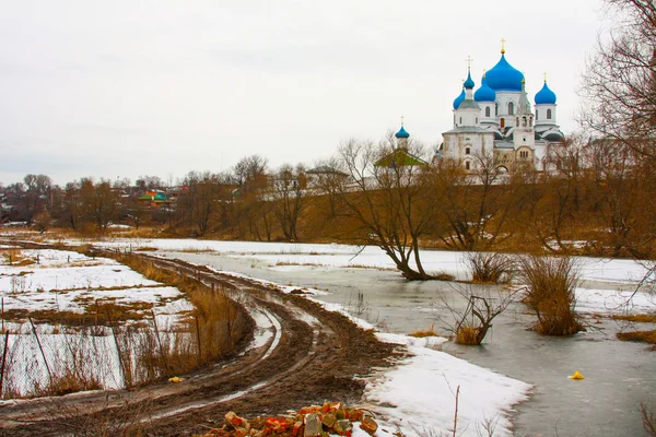 Winter.Beautiful Orthodox churches in Russia, with bright blue domes. — Stock Photo, Image