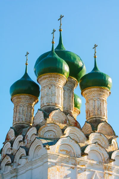 Kościół z zielonych kopuł w Rosji. — Zdjęcie stockowe