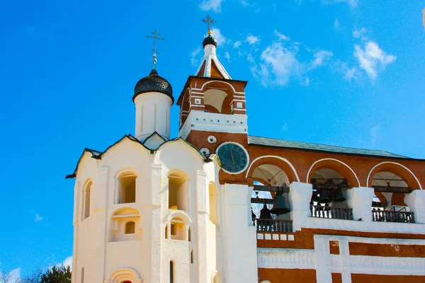 Rosja. Mieście Suzdal. Zimą. Cerkiew prawosławna. — Zdjęcie stockowe