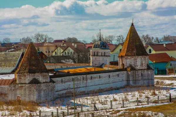 Oroszország. A Suzdal város. Téli. Az ortodox egyház. — Stock Fotó