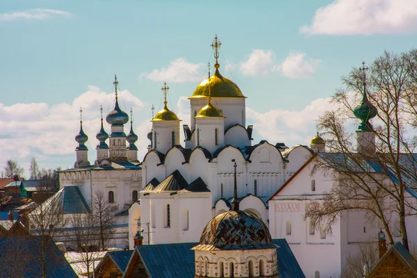 Rosja. Mieście Suzdal. Zimą. Cerkiew prawosławna. — Zdjęcie stockowe