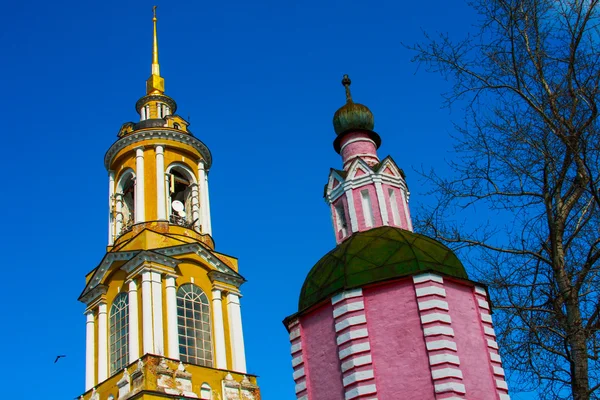 Rosja. Mieście Suzdal. Zimą. Cerkiew prawosławna. — Zdjęcie stockowe