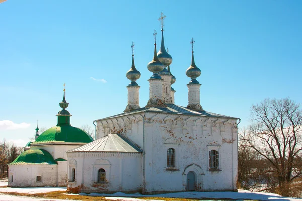 Россия. Город Суздаль. (нем.) Зима. Православная церковь . — стоковое фото