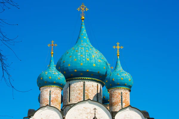 La Russie. La ville de Suzdal. L'hiver. Une Église orthodoxe . — Photo