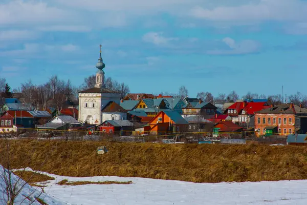 A Rússia. A cidade de Suzdal. Inverno. Igreja Ortodoxa . — Fotografia de Stock