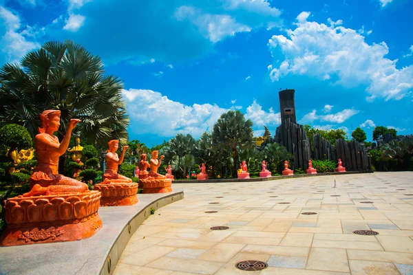 Πολύ όμορφο, σύγχρονο και μεγάλο πάρκο στο Ho Chi Minh city. — Φωτογραφία Αρχείου