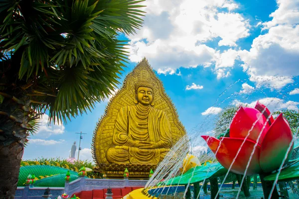 Buddhistiska Palace och näckrosor i vattnet i Vietnam.Asia. — Stockfoto