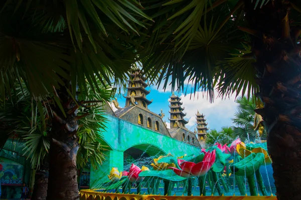 Parque muy bonito, moderno y grande en la ciudad Ho Chi Minh . — Foto de Stock