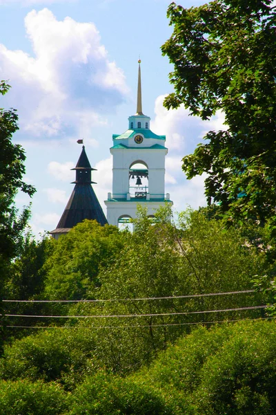 Una piccola Chiesa in Russia in estate — Foto Stock