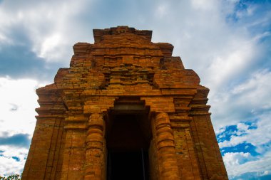 Thap Poshanu kuleleri