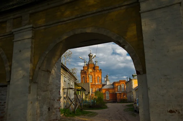 Igreja de tijolo na Rússia — Fotografia de Stock