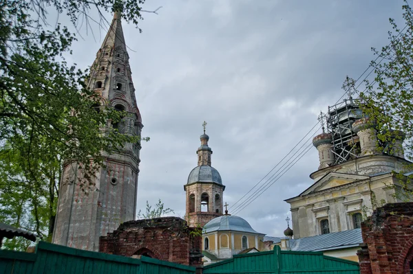 Bakstenen kerk in Rusland — Stockfoto