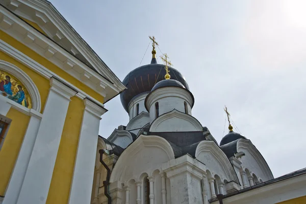 El antiguo monasterio en Rusia — Foto de Stock